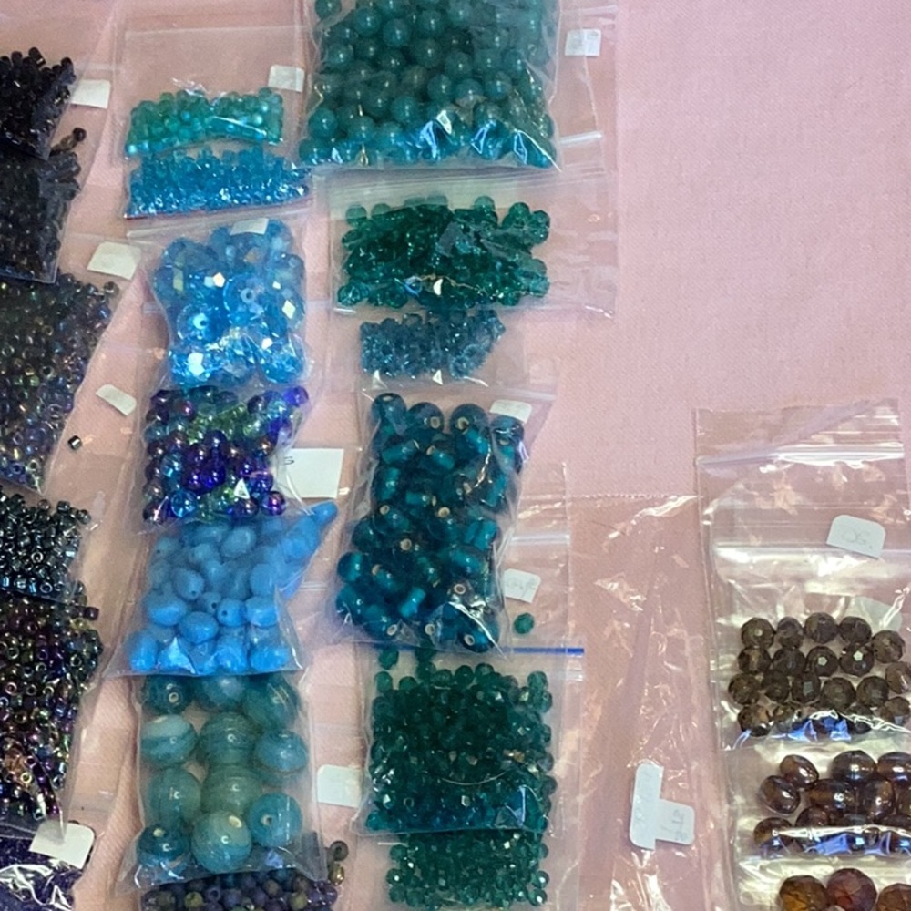 Lot #34 Jewelry Making Seed Beads and Larger Beads by the Hund… - Picture 4 of 9
